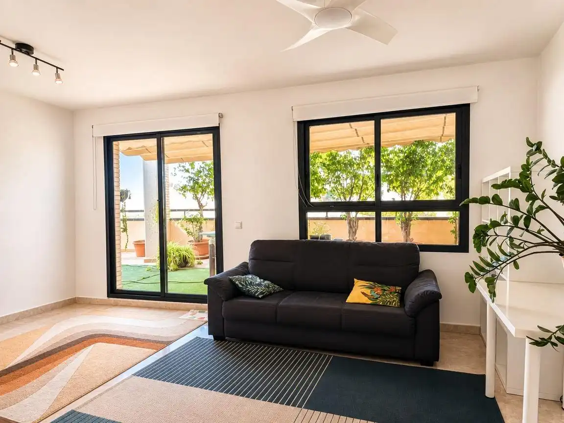 Wohnzimmer von Dachboden zur Miete in Alicante / Alacant mit Terrasse, Abstellraum und Möbliert