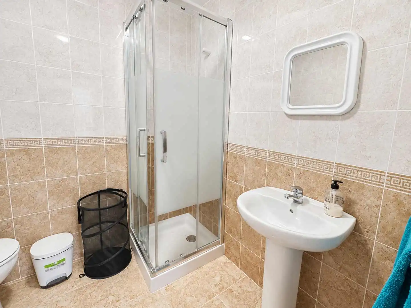 Badezimmer von Wohnungen zur Miete in Manilva mit Terrasse, Möbliert und Gemeinschaftspool
