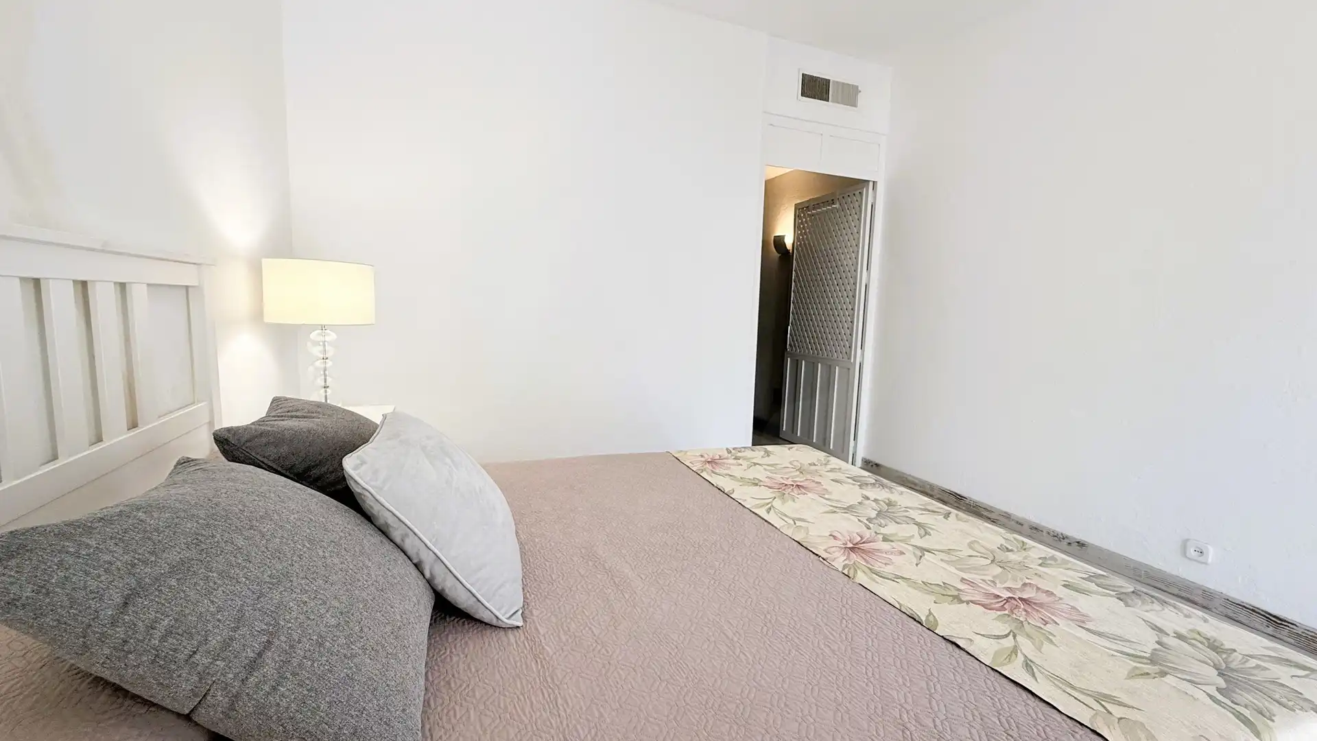 Bedroom of Flat for sale in Marbella  with Air Conditioner and Terrace