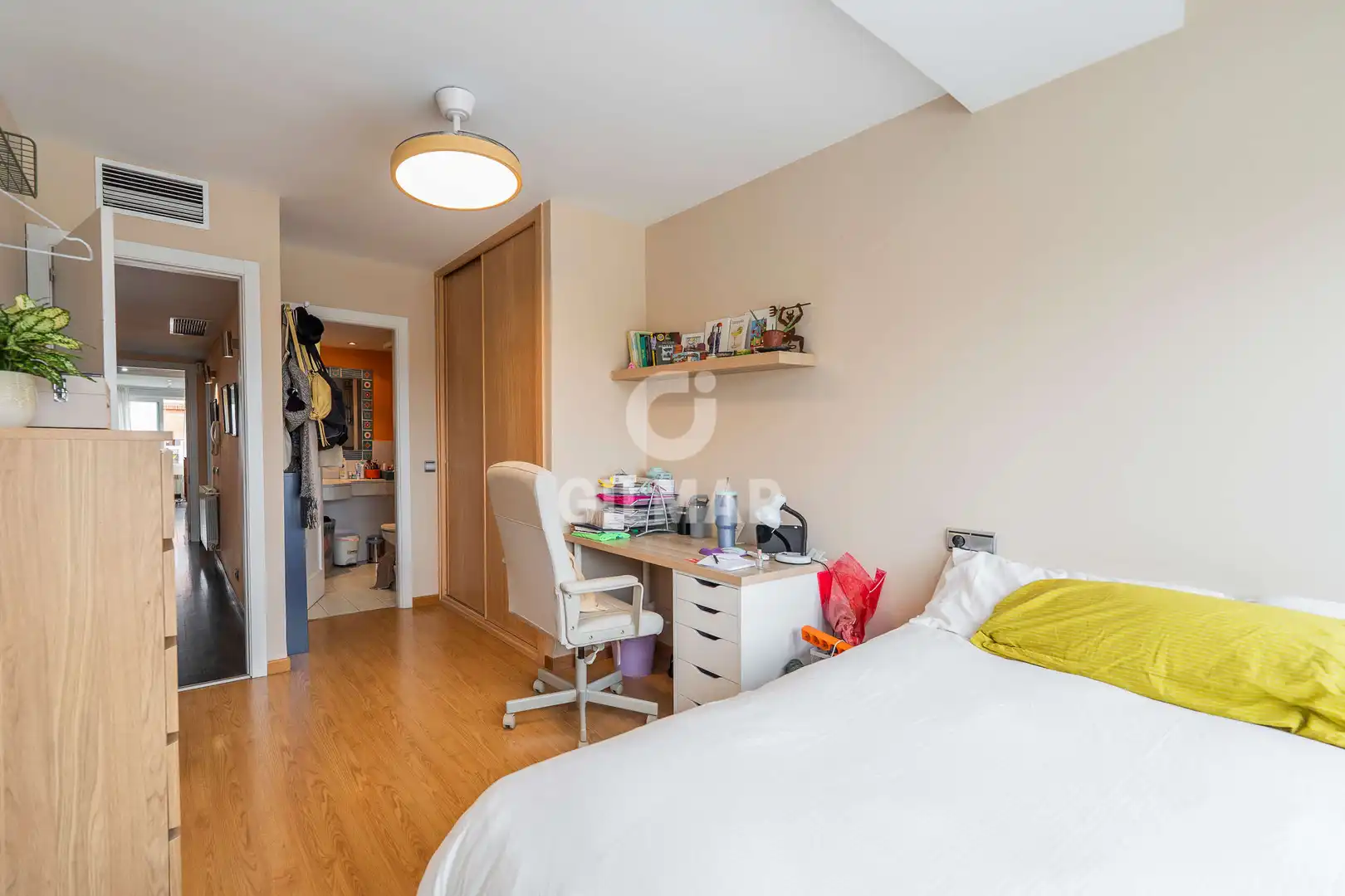 Habitación de Casa adosada en venta en Madrid con Calefacción, Jardín privado y Piscina
