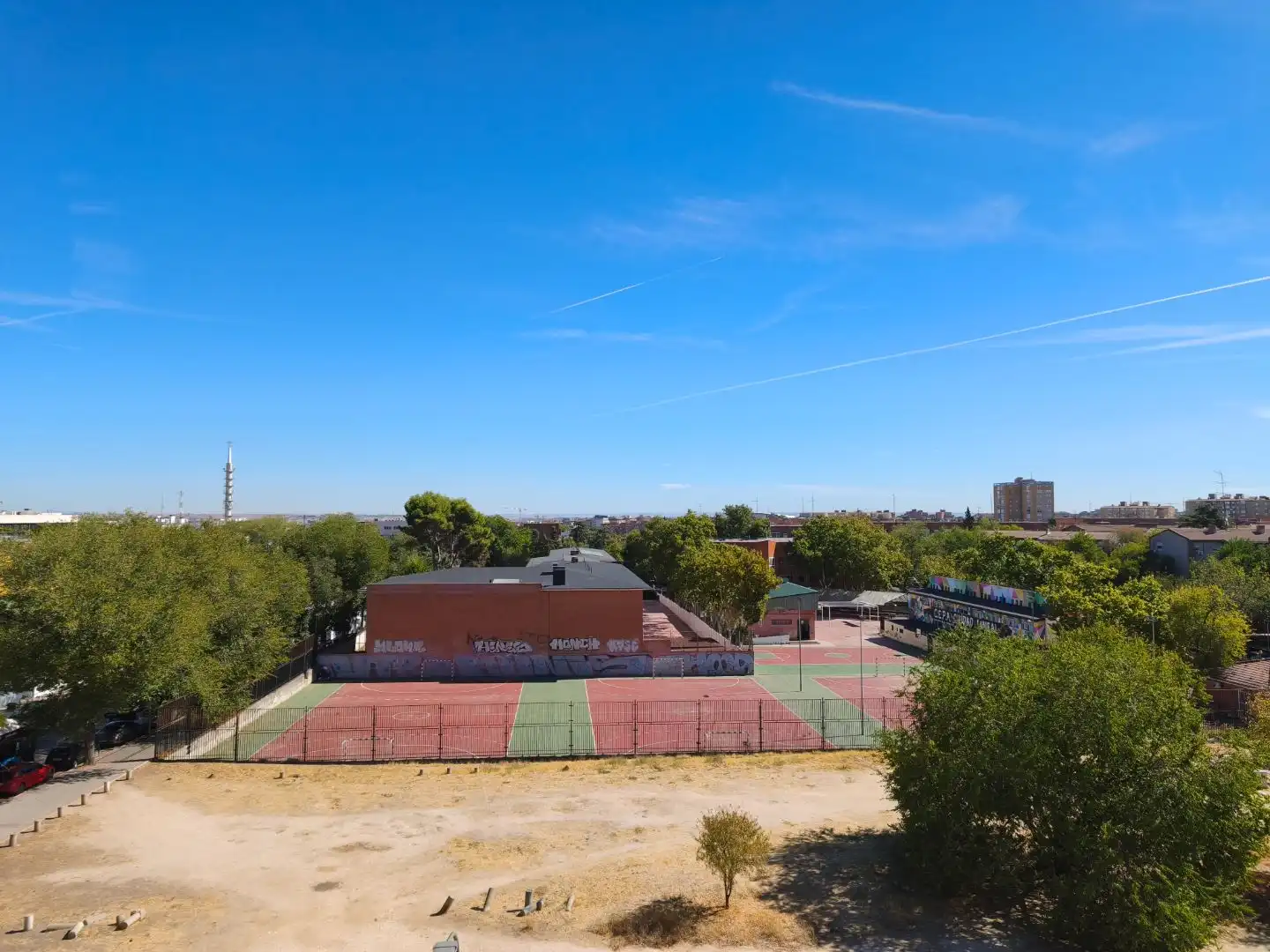 Außenansicht von Wohnung zum Verkauf in  Madrid Capital mit Klimaanlage, Terrasse und Balkon