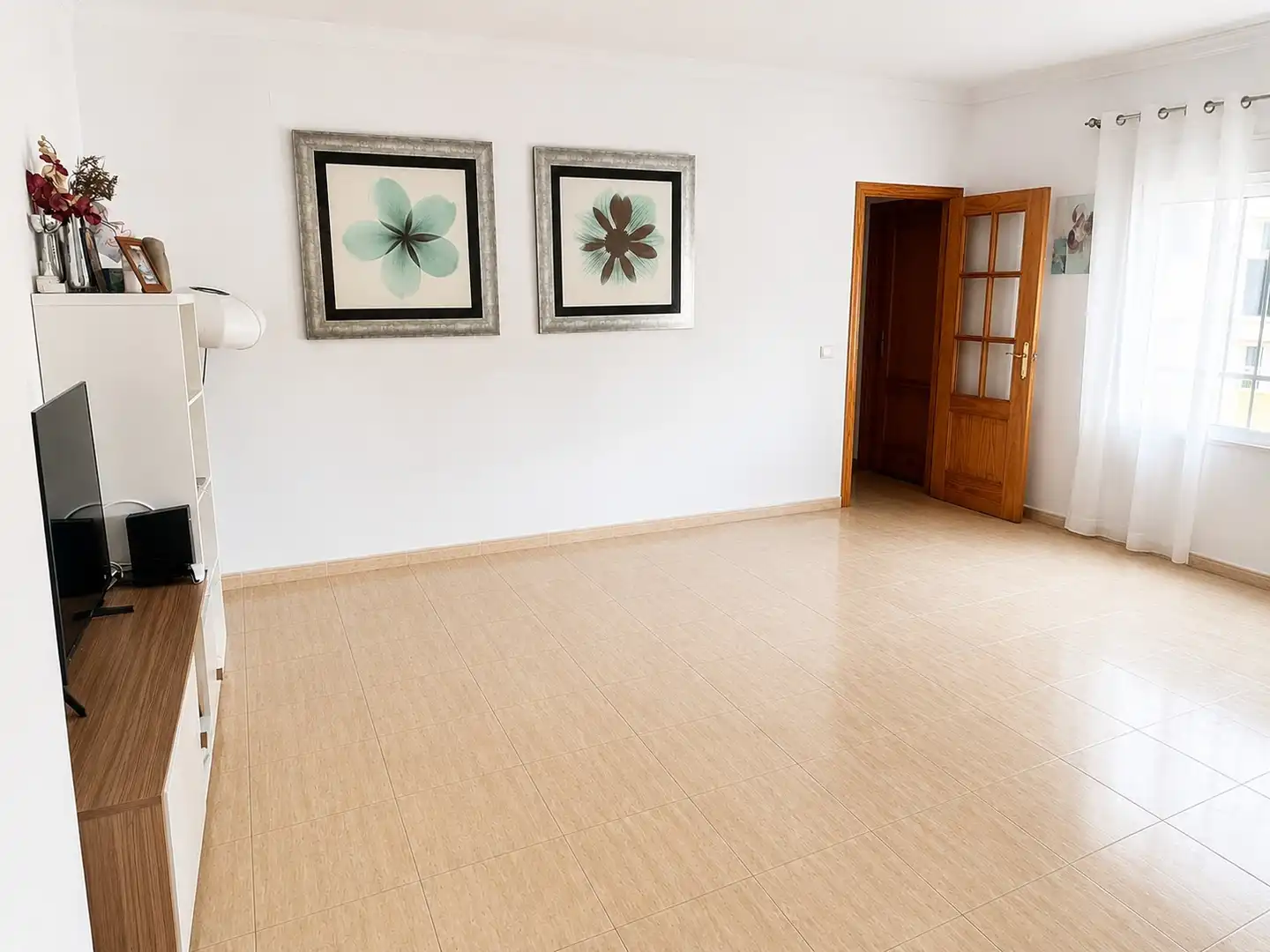 Living room of Flat for sale in San Juan del Puerto  with Furnished, Oven and Washing machine