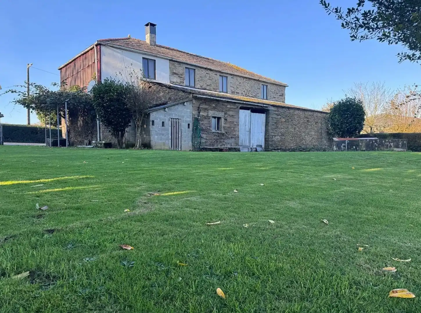 Außenansicht von Country house zum Verkauf in Aranga mit Terrasse, Abstellraum und Möbliert