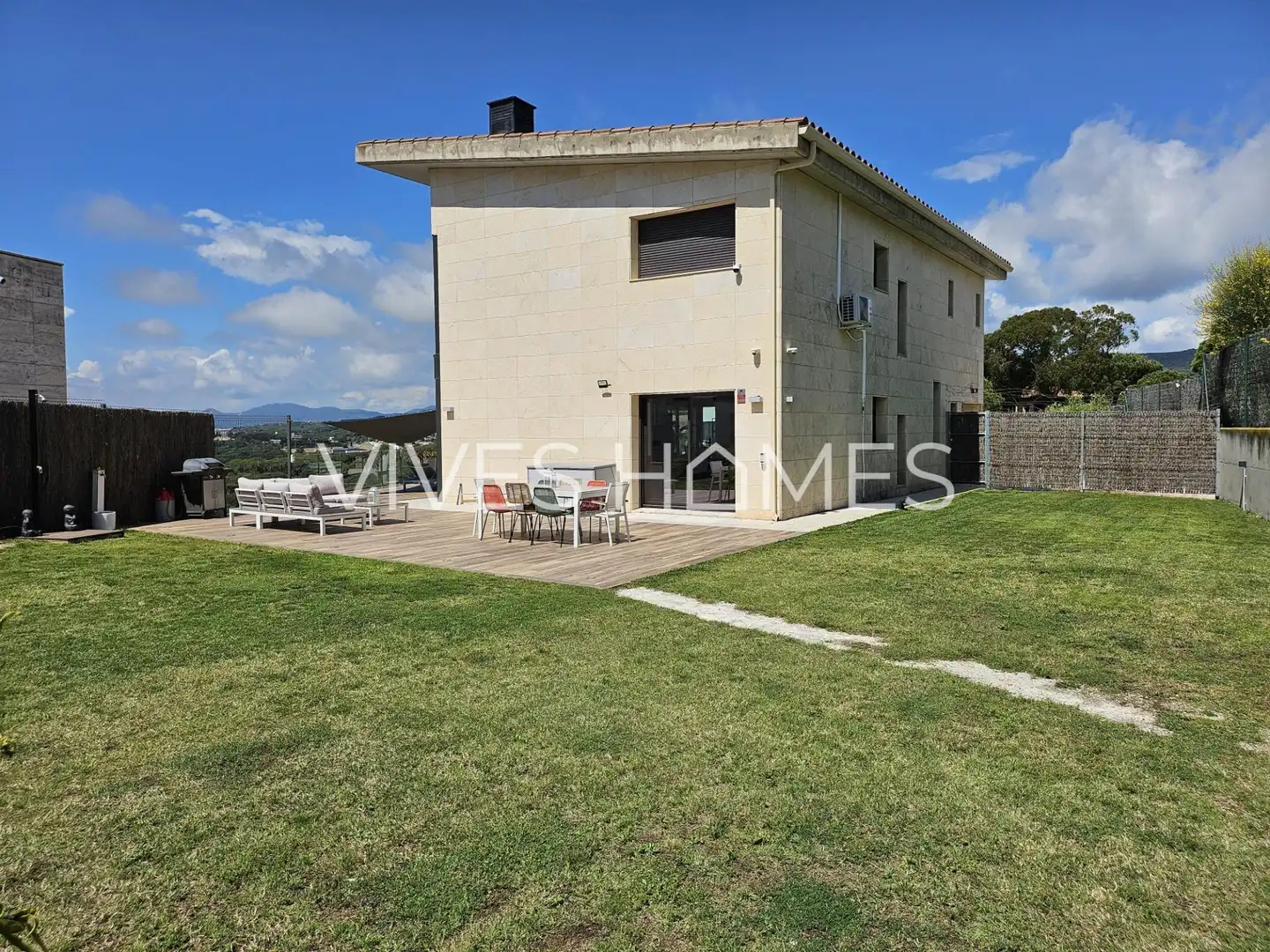 Vista exterior de Casa o chalet en venta en Sant Vicenç de Montalt con Aire acondicionado, Calefacción y Jardín privado