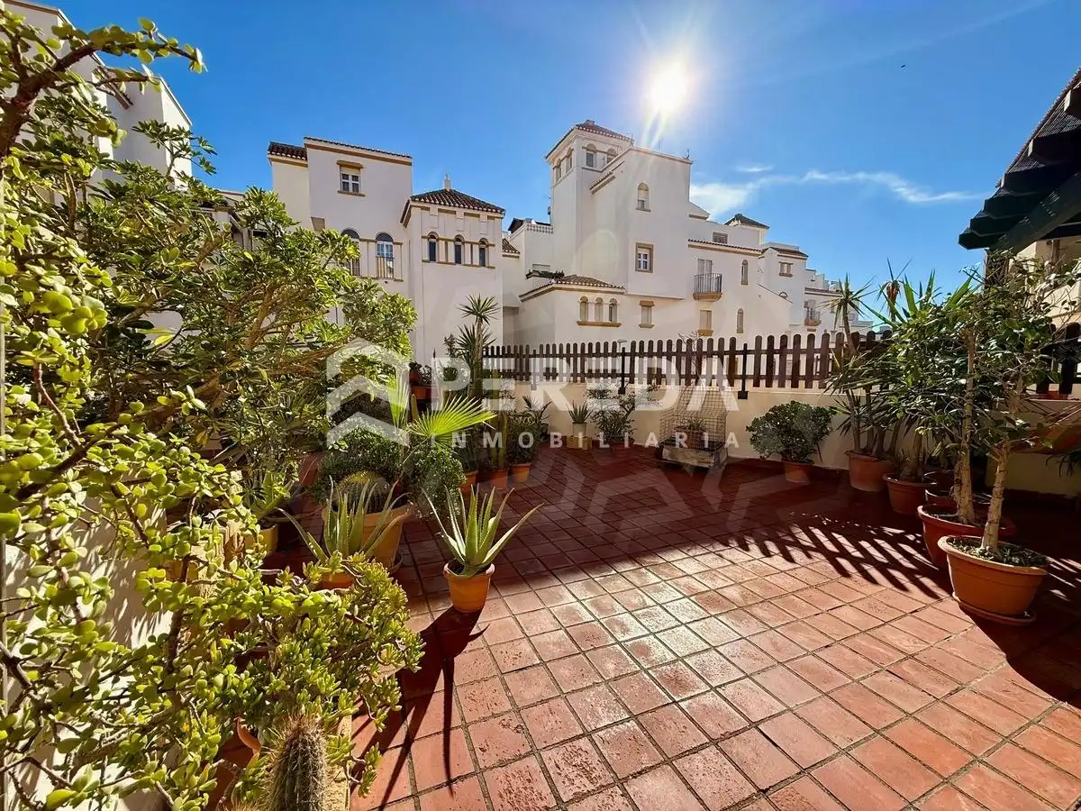 Vista exterior de Piso en venta en Roquetas de Mar con Jardín privado, Terraza y Balcón