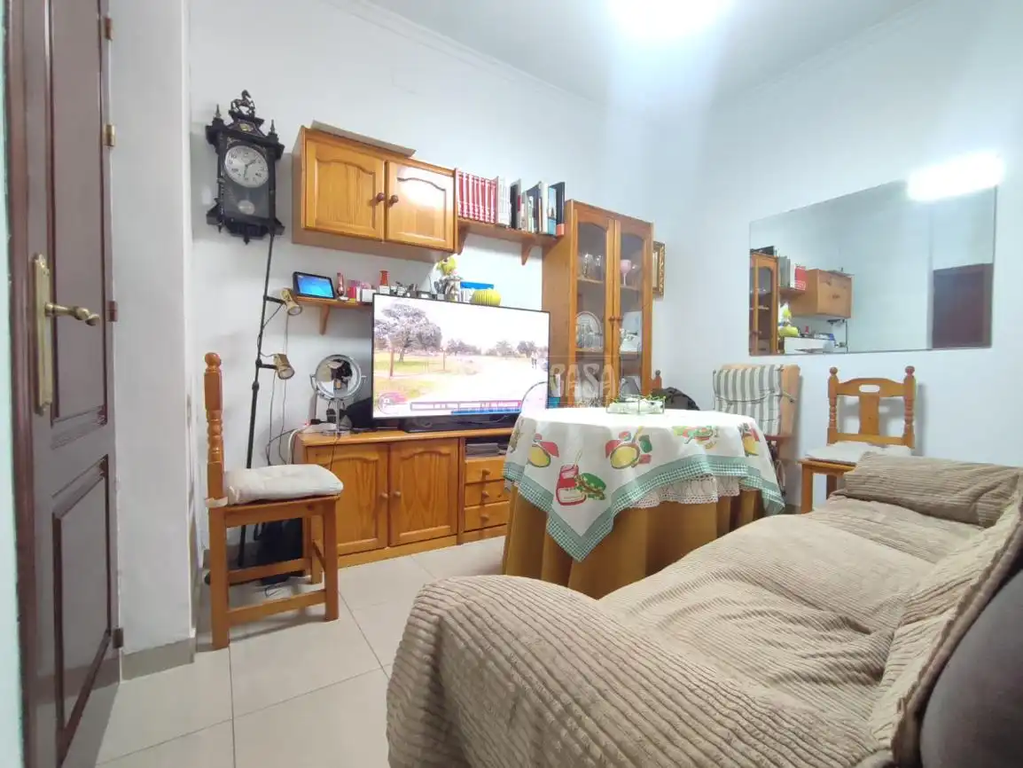 Sala d'estar de Casa adosada en venda en Sevilla