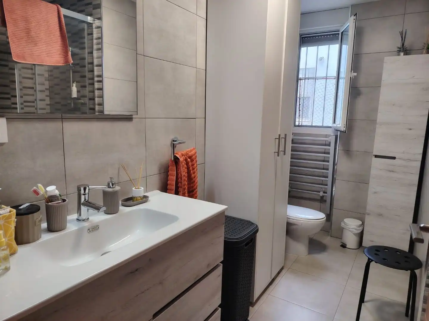 Bathroom of Flat for sale in  Sevilla Capital  with Air Conditioner and Balcony