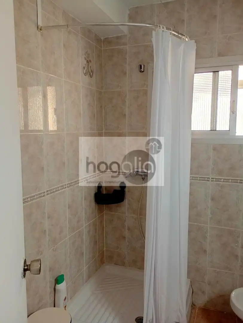 Baño de Piso de alquiler en Sevilla con Terraza y Amueblado