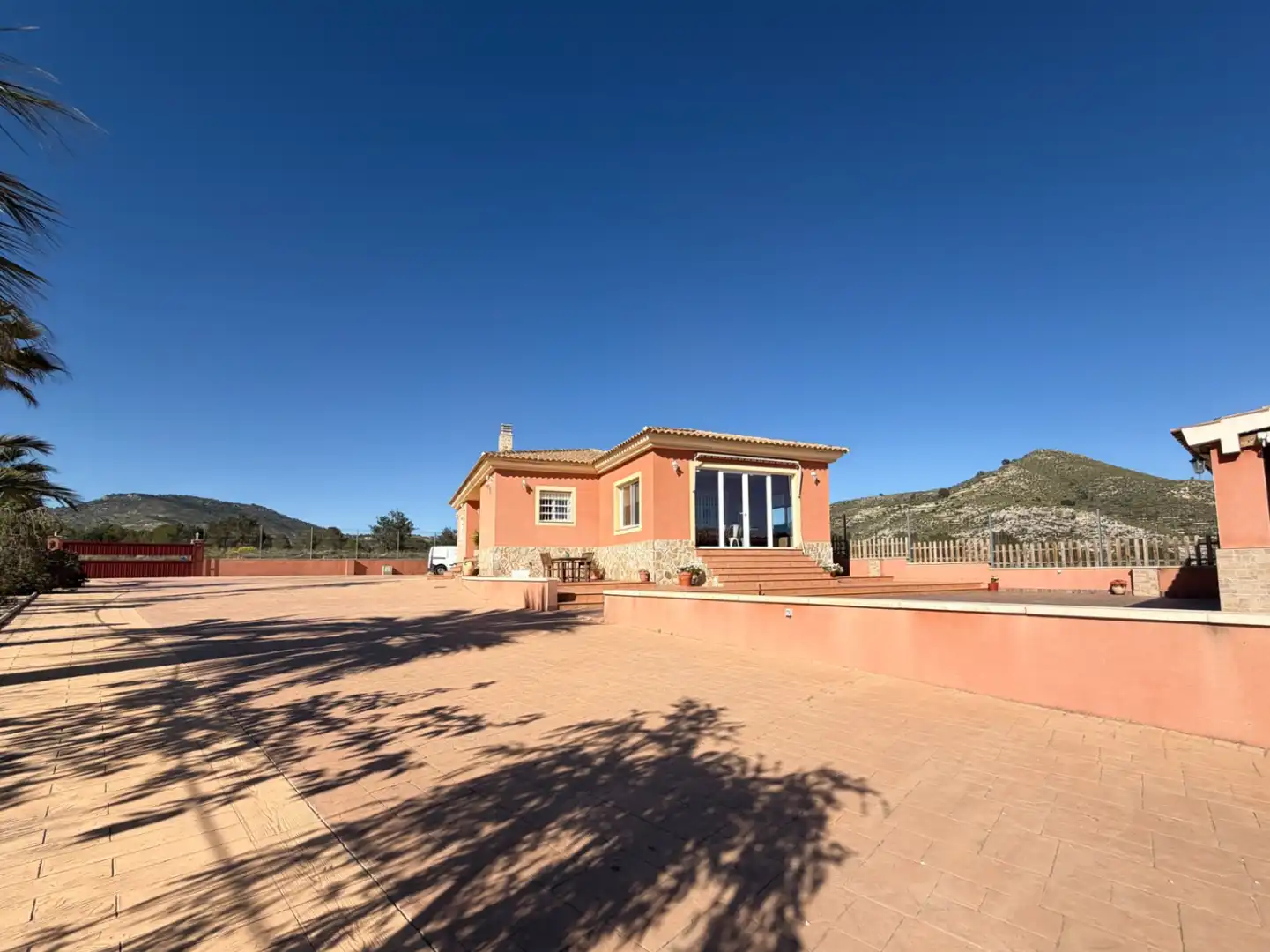 Chalet con jardín en venta en Aigües, imagen 2