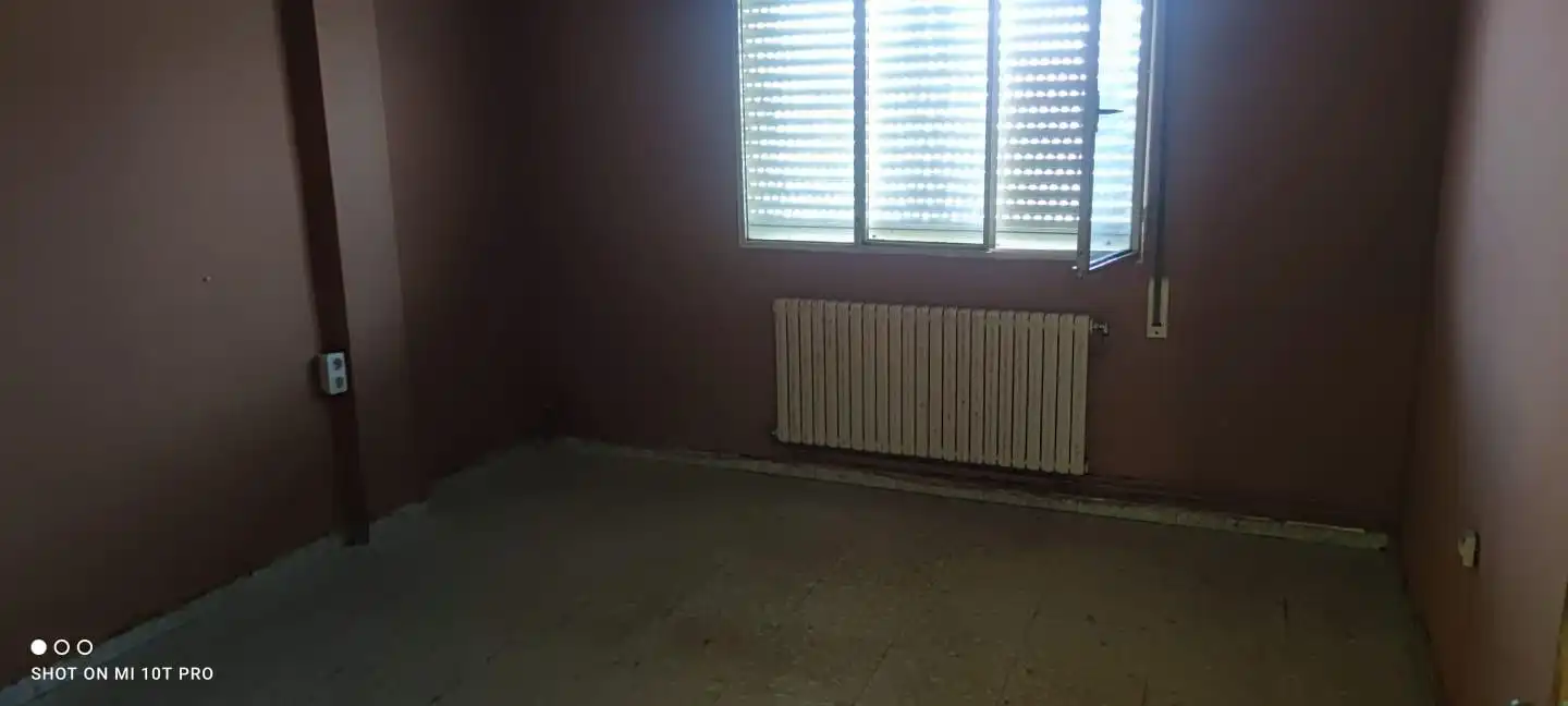 Dormitori de Casa o xalet en venda en Ourense Capital  amb Calefacció i Jardí privat