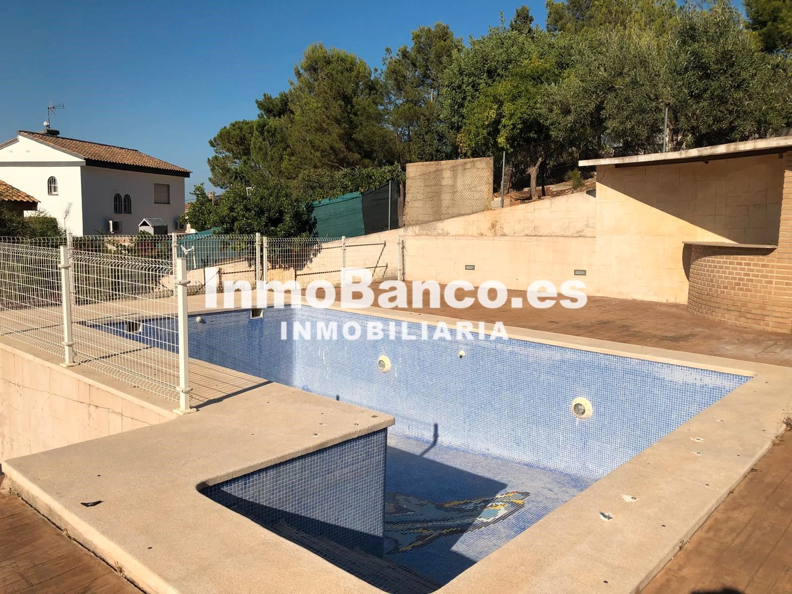 Swimming pool of House or chalet for sale in Chiva  with Private garden, Terrace and Swimming Pool