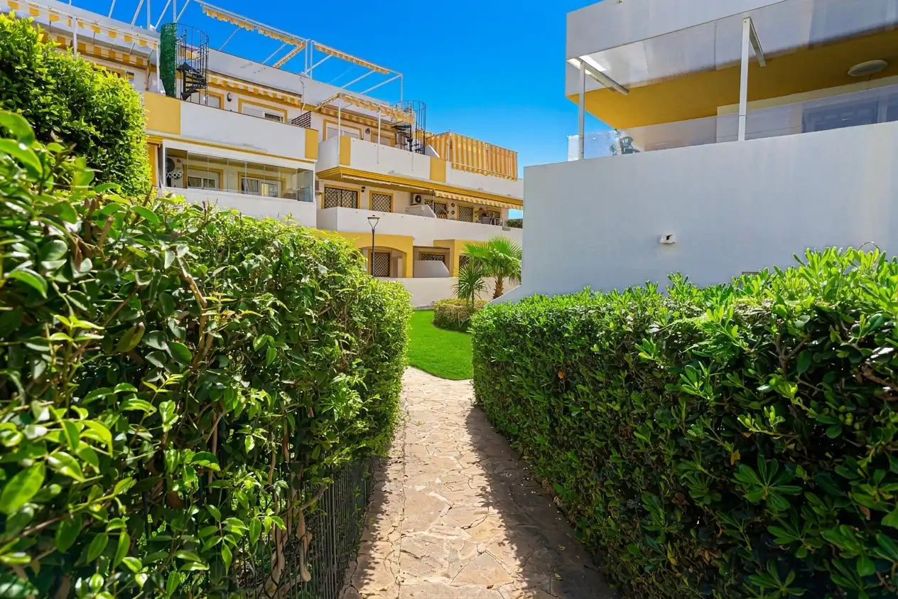 Vista exterior de Pis en venda en Rincón de la Victoria amb Terrassa, Traster i Piscina comunitària
