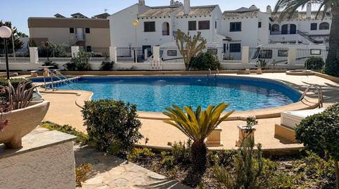 Foto 2 de Casa adosada de alquiler en Cabo Roig, Alicante