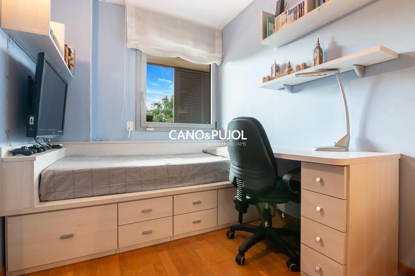 Flat for sale in Sant Cugat del Vallès  with Heating, Terrace and Storage room