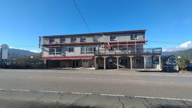 Edificio en Venta en N-550 en Redondela