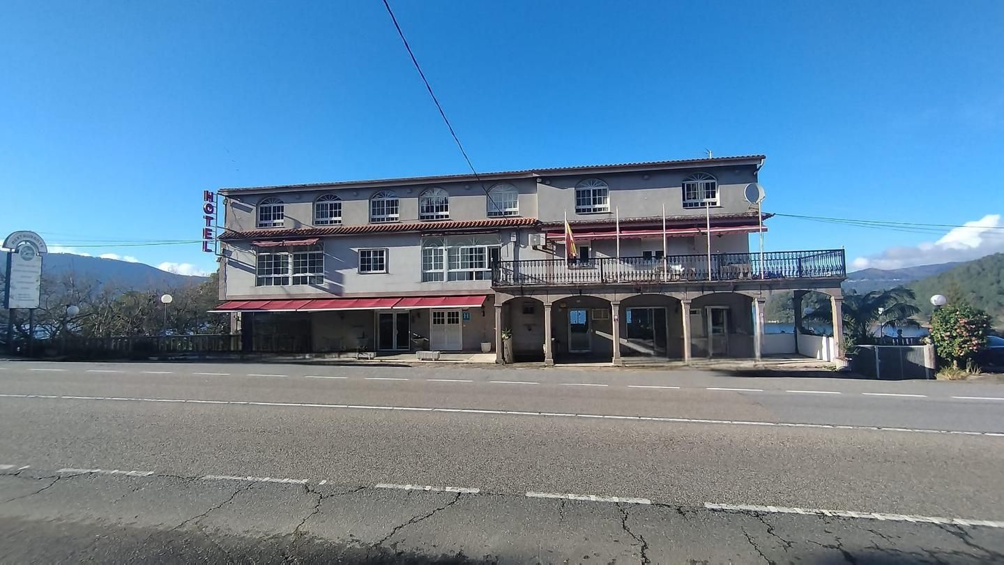 Vista exterior de Edificio en venta en Redondela
