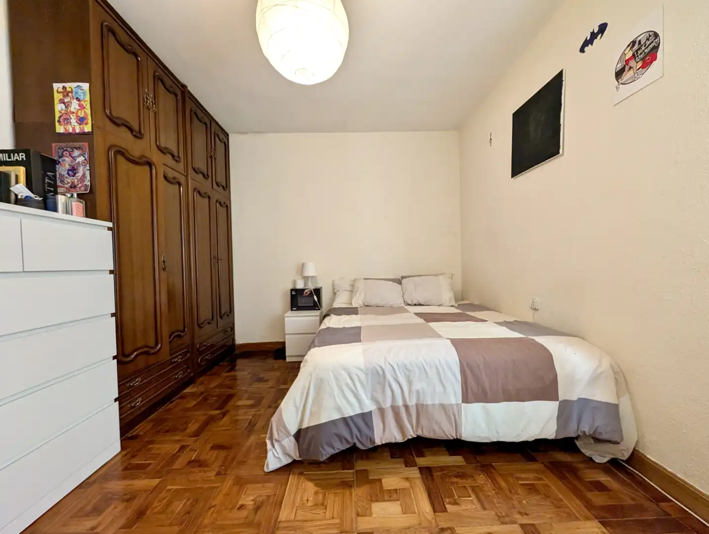 Dormitori de Pis en venda en Oviedo  amb Calefacció, Parquet i Traster