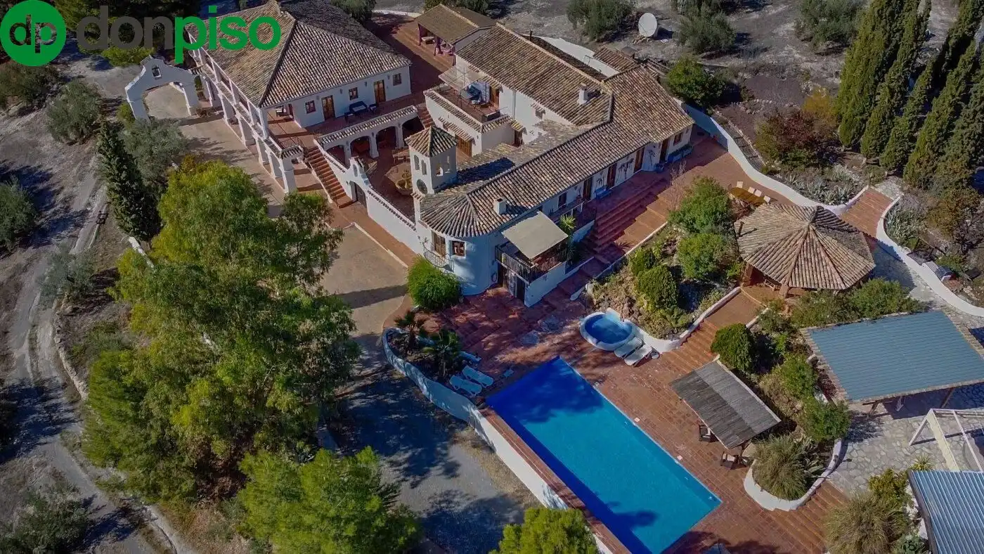 Xalet amb terrassa en venda a Cortijo Salinas