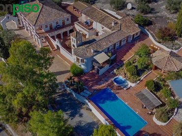 Chalet con balcón en venta en Cortijo Salinas