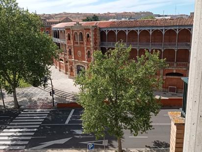 Vista exterior de Pis en venda en Salamanca Capital amb Calefacció, Parquet i Moblat