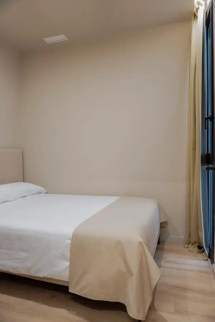 Habitación de Piso de alquiler en Badalona con Aire acondicionado, Calefacción y Amueblado