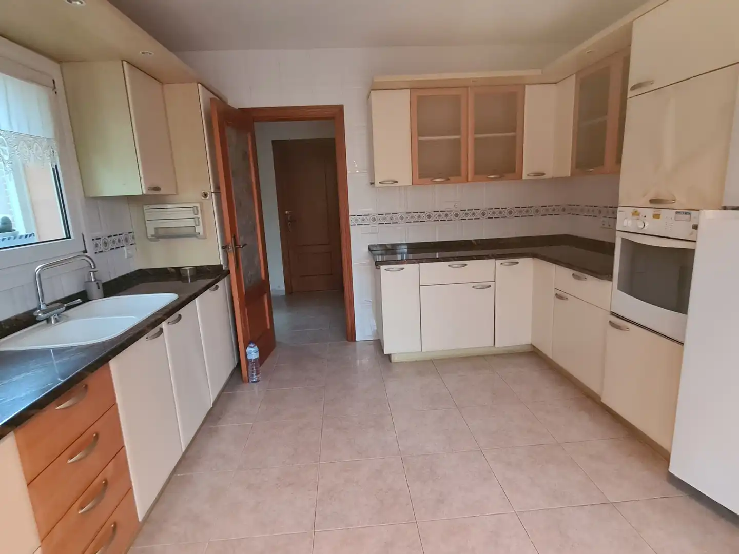 Cuina de Casa o xalet en venda en Vinaròs amb Calefacció, Jardí privat i Terrassa