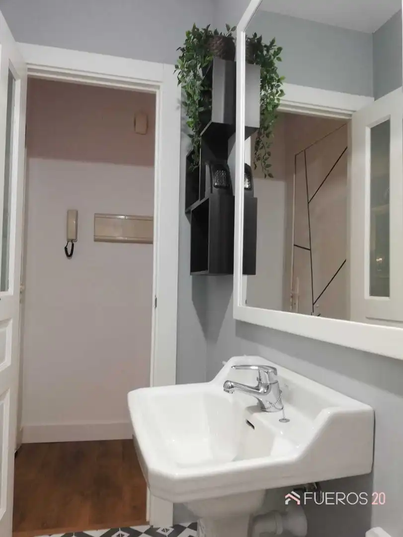 Bathroom of Apartments for sale in Barakaldo   with Air Conditioner, Heating and Furnished