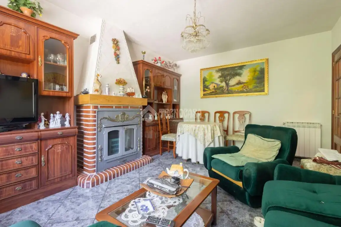 Sala d'estar de Finca rústica en venda en Villagonzalo de Tormes amb Calefacció, Jardí privat i Traster