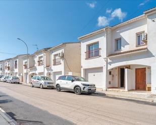 Vista exterior de Casa adosada en venda en Albinyana amb Jardí privat i Terrassa