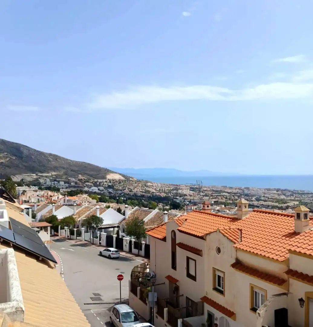 Vista exterior de Casa o xalet en venda en Benalmádena amb Aire condicionat, Calefacció i Jardí privat