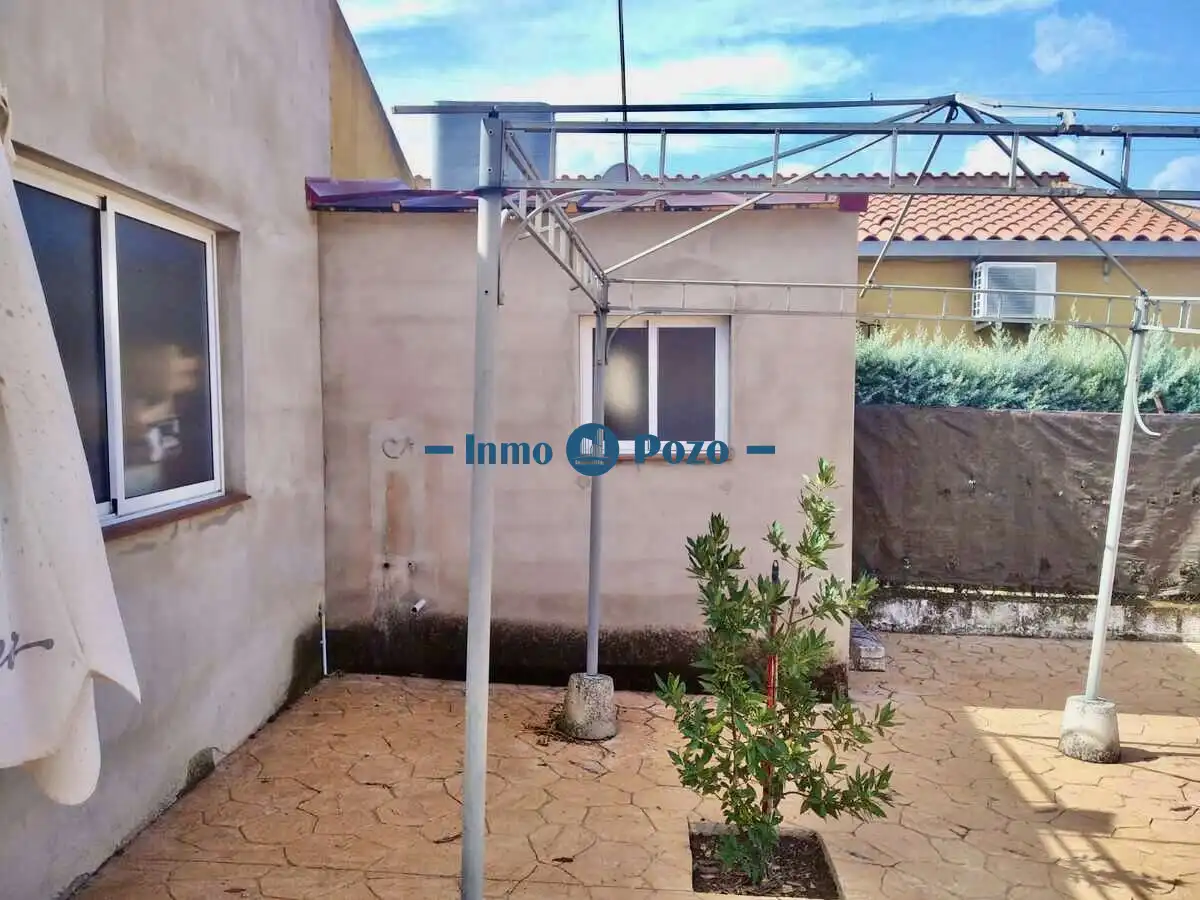 Houses for sale in Almendralejo  with Air Conditioner, Terrace and Storage room