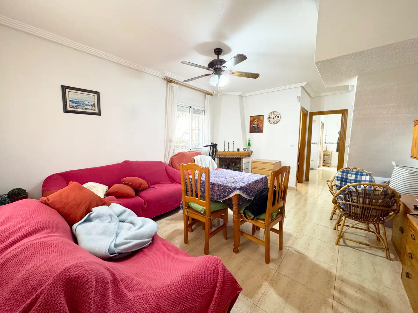 Sala d'estar de Casa adosada en venda en Pilar de la Horadada amb Aire condicionat, Terrassa i Moblat