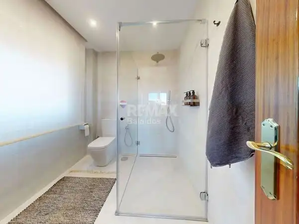 Baño de Casa adosada en venta en Vigo  con Calefacción, Jardín privado y Terraza