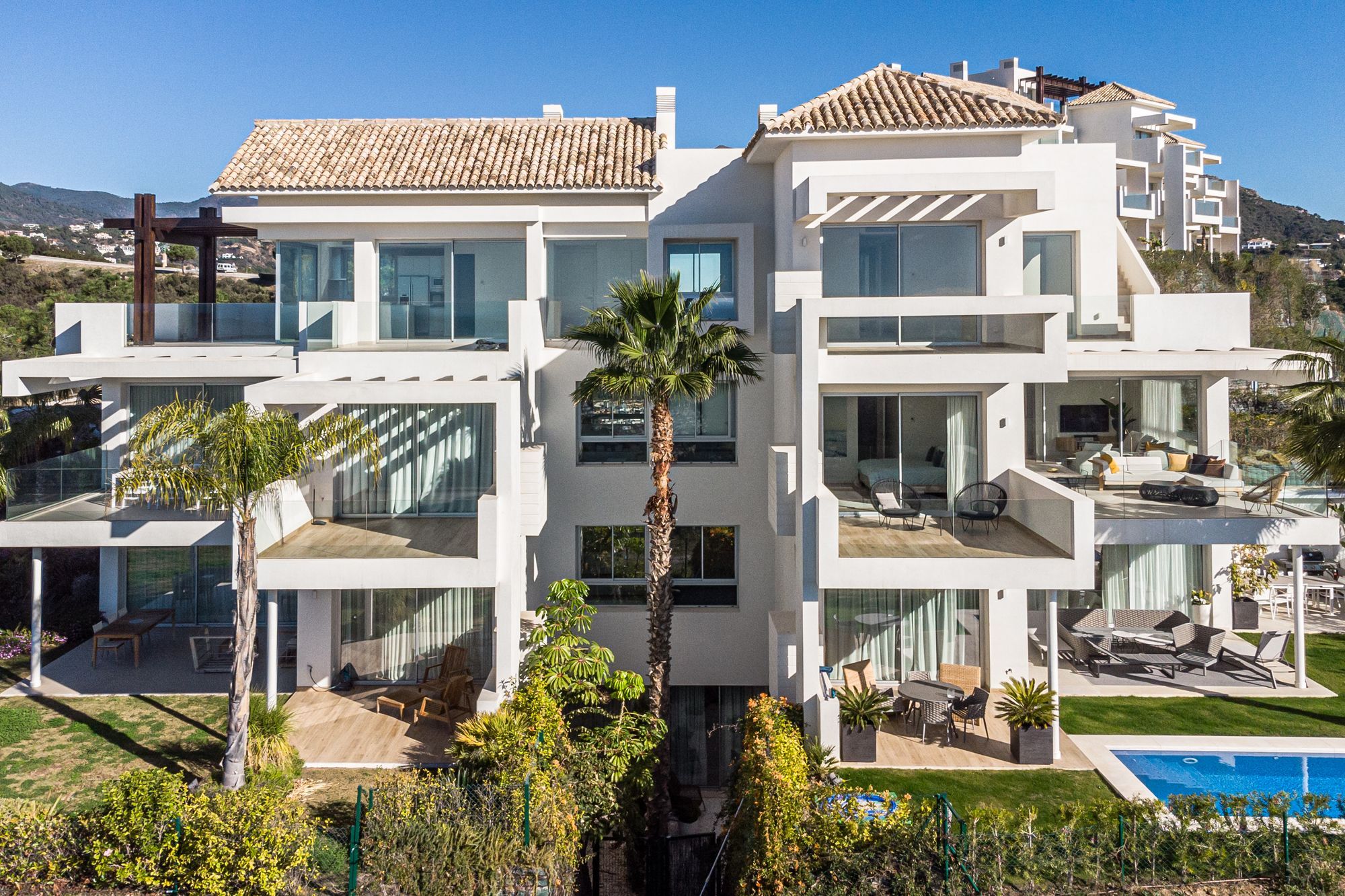 Vista exterior de Dúplex en venda en Benahavís amb Terrassa