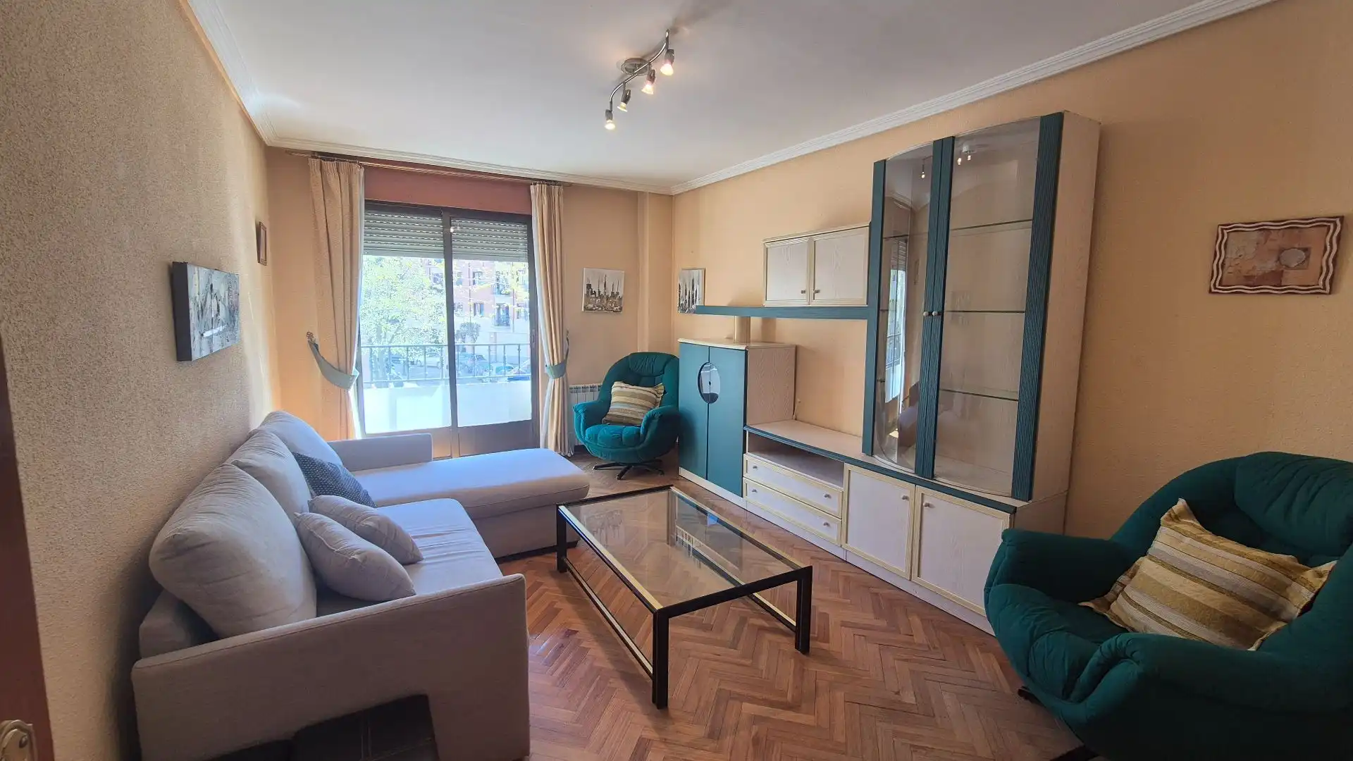 Sala de estar de Apartamento en venta en Laguna de Duero con Calefacción, Trastero y Amueblado