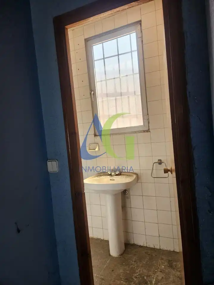 Badezimmer von Geschaftsraum zum Verkauf in León Capital  mit Klimaanlage