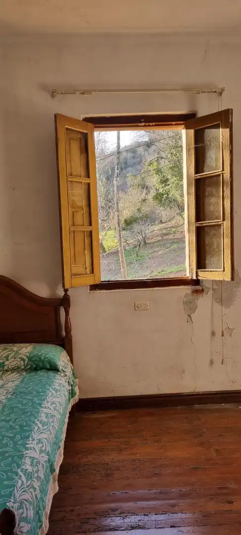 Dormitori de Casa o xalet en venda en Oviedo  amb Terrassa i Balcó