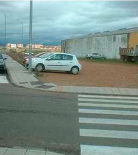 Foto 2 de Residencial en venda a Calle de la Fuentina, Villaquilambre, León