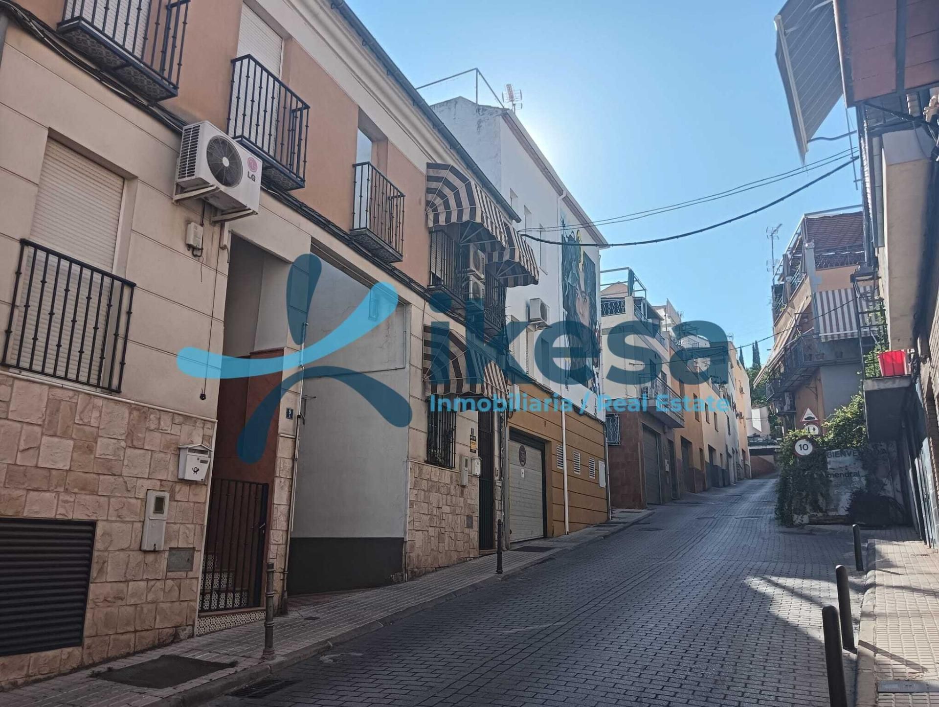 Vista exterior de Casa adosada en venda en  Jaén Capital amb Balcó