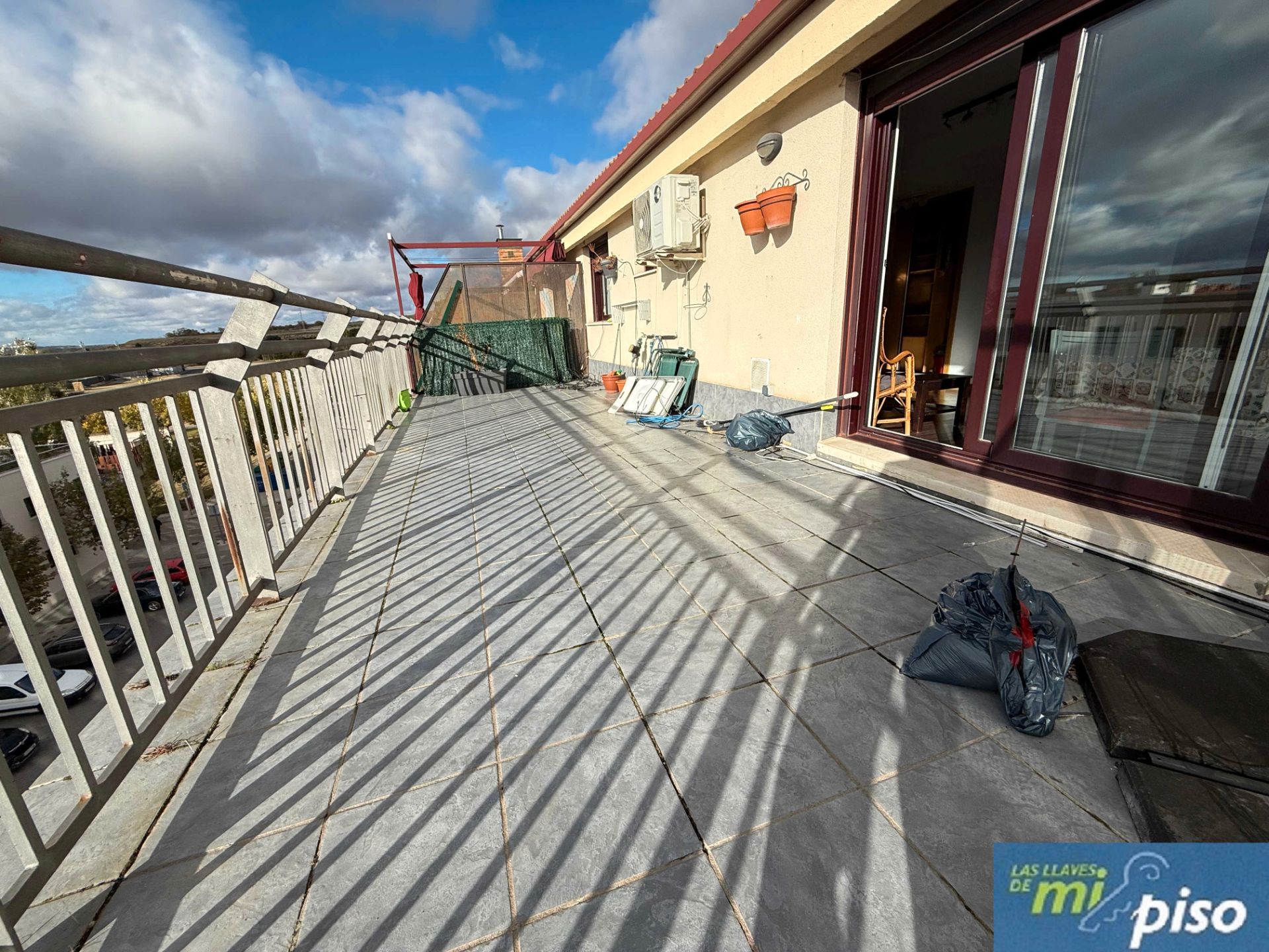 Terrasse von Dachboden zum verkauf in Cistérniga mit Klimaanlage, Heizung und Parkett