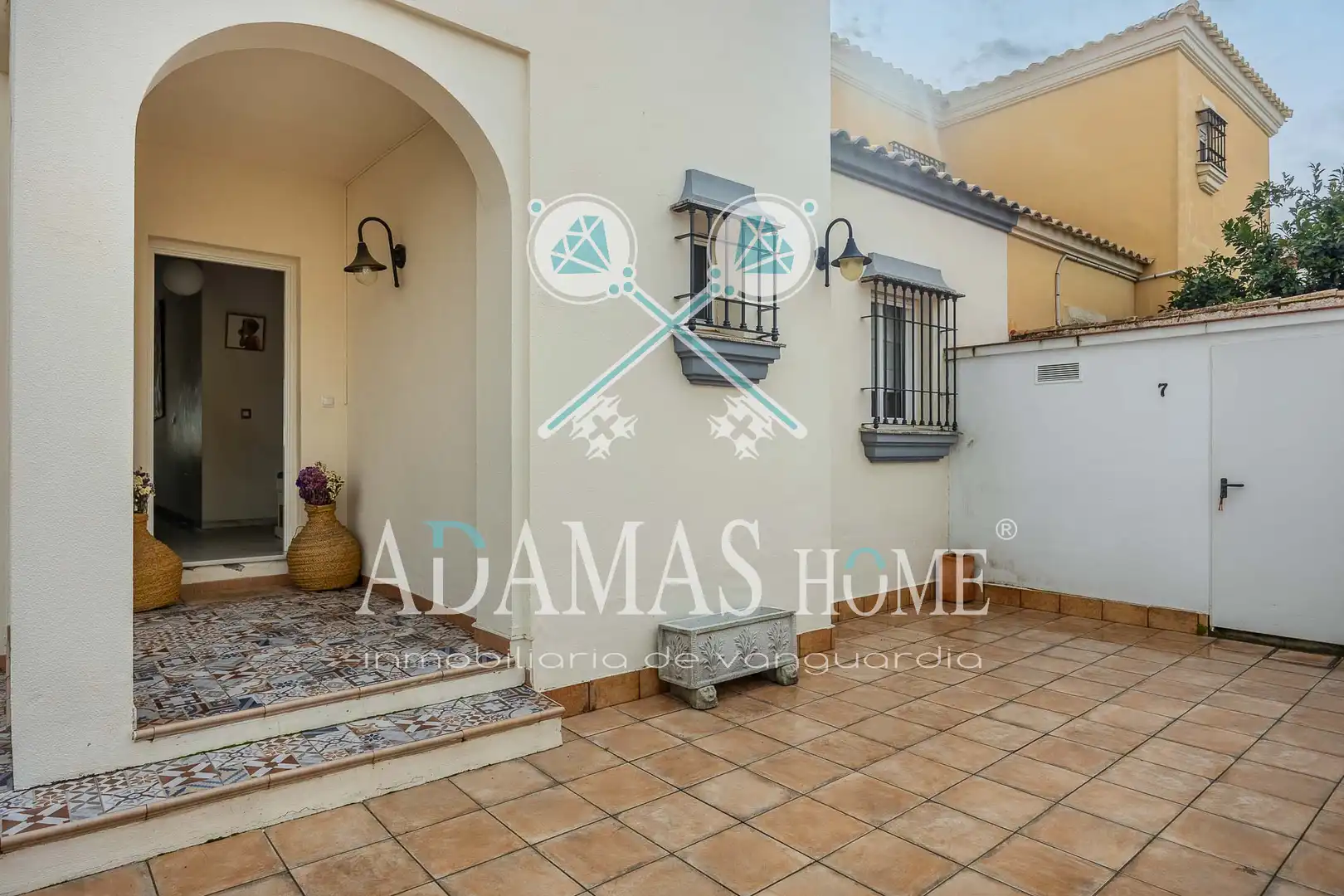 Vista exterior de Casa o chalet en venta en Valencina de la Concepción con Aire acondicionado, Calefacción y Jardín privado