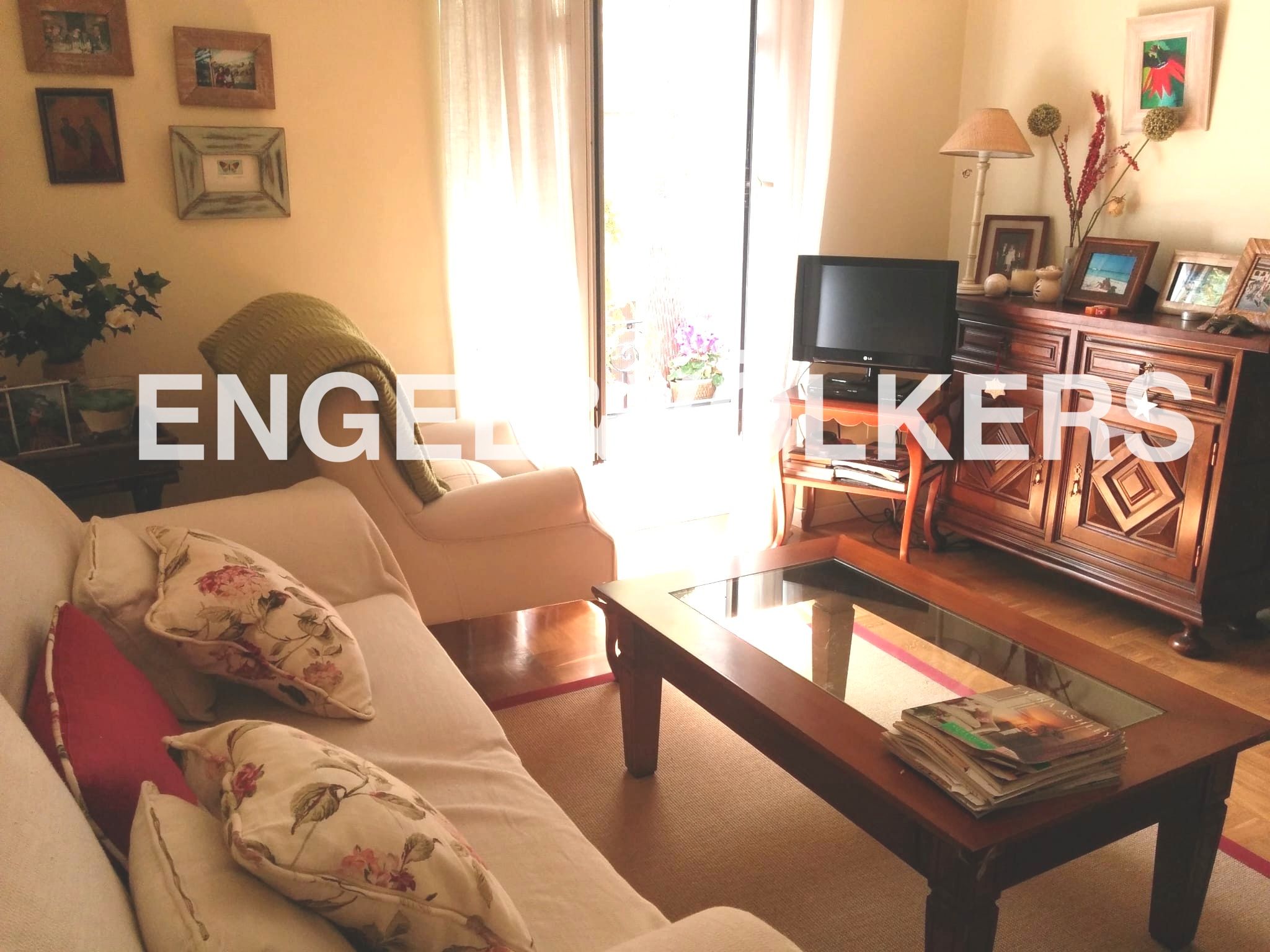 Living room of Apartment to rent in  Madrid Capital  with Air Conditioner, Heating and Parquet flooring