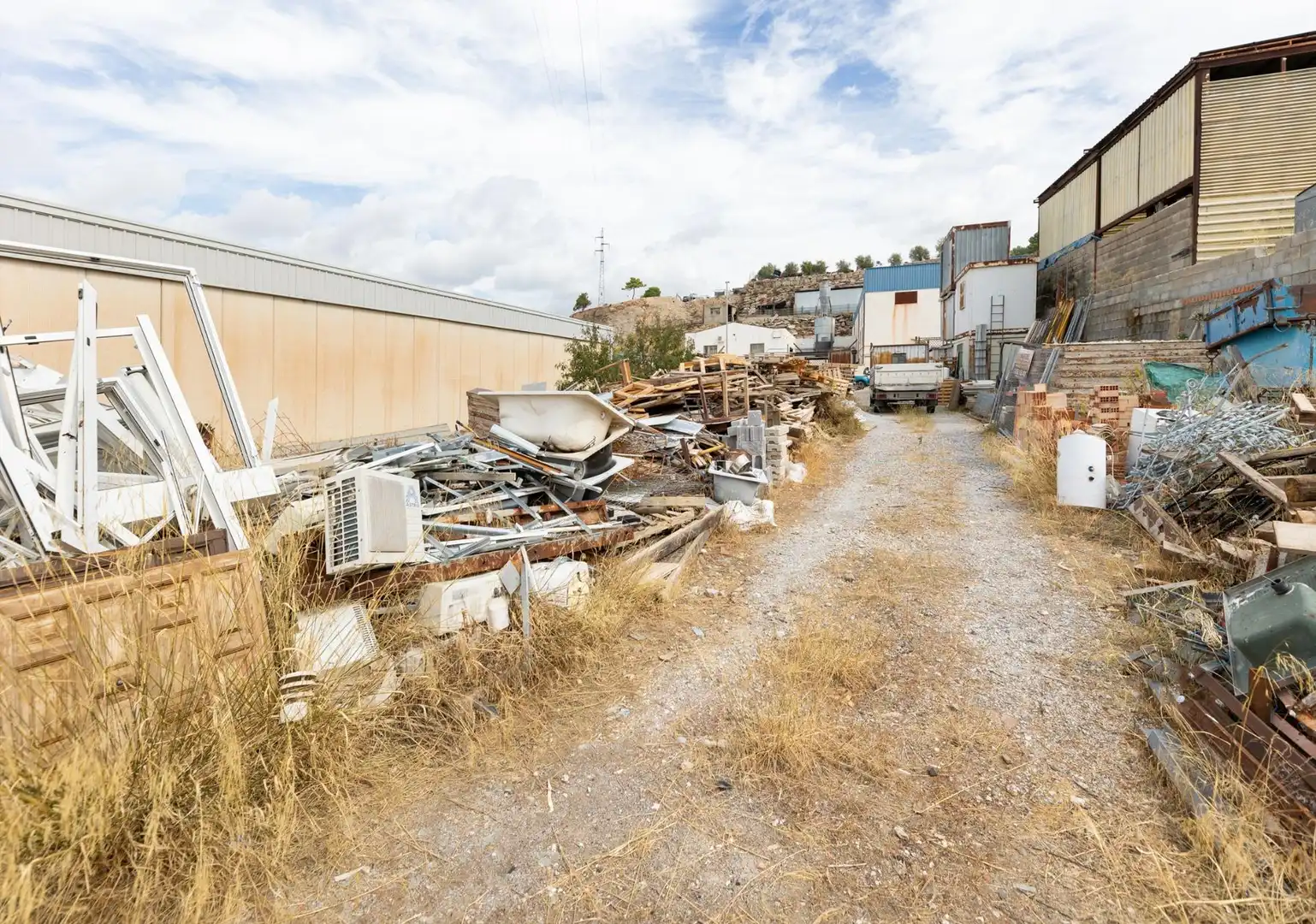 Außenansicht von Fabrik Grundstücke zum Verkauf in Barrio de la Vega