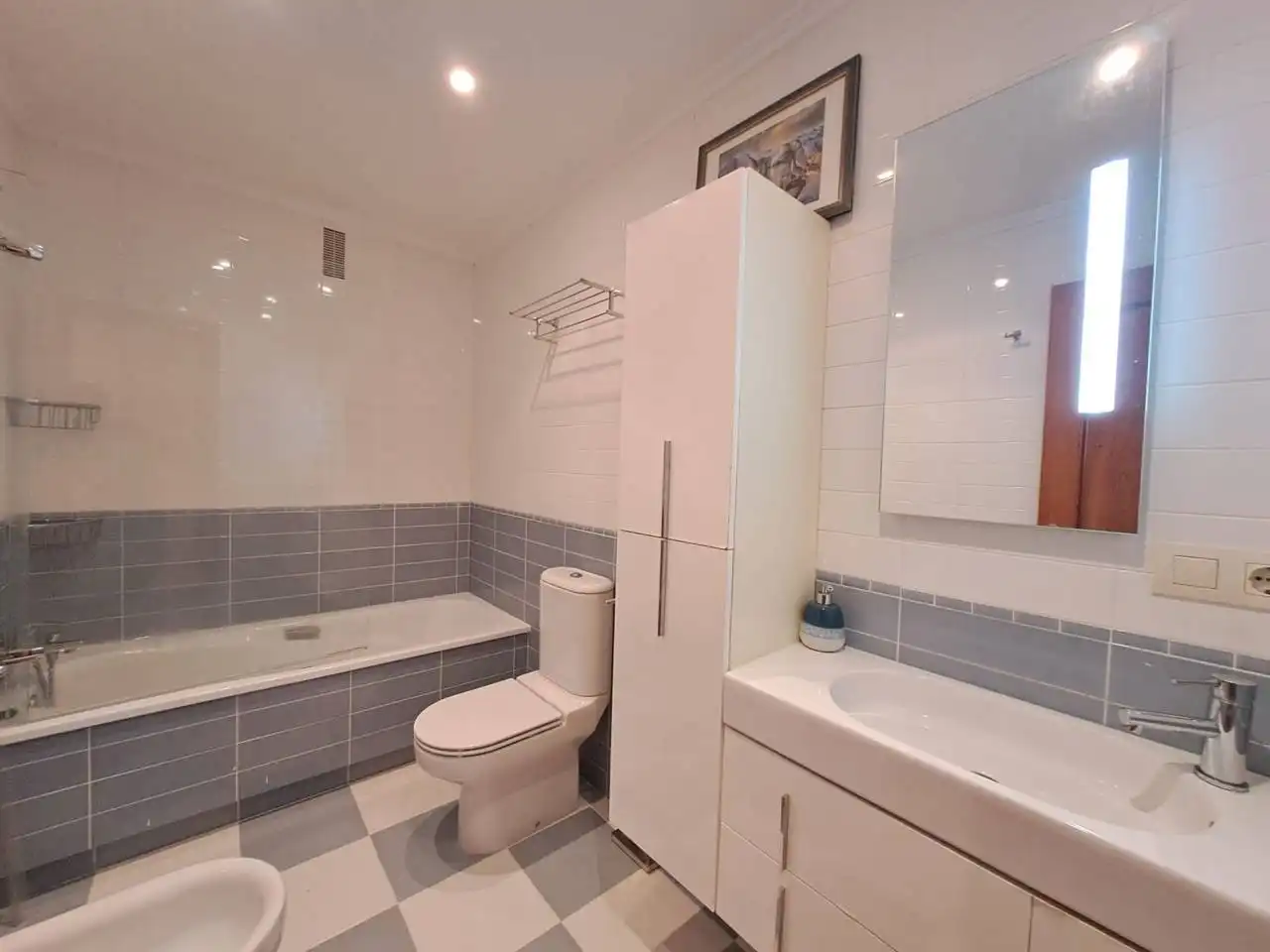 Flat for sale in Calle Sahagún, Universidad - Las Huelgas