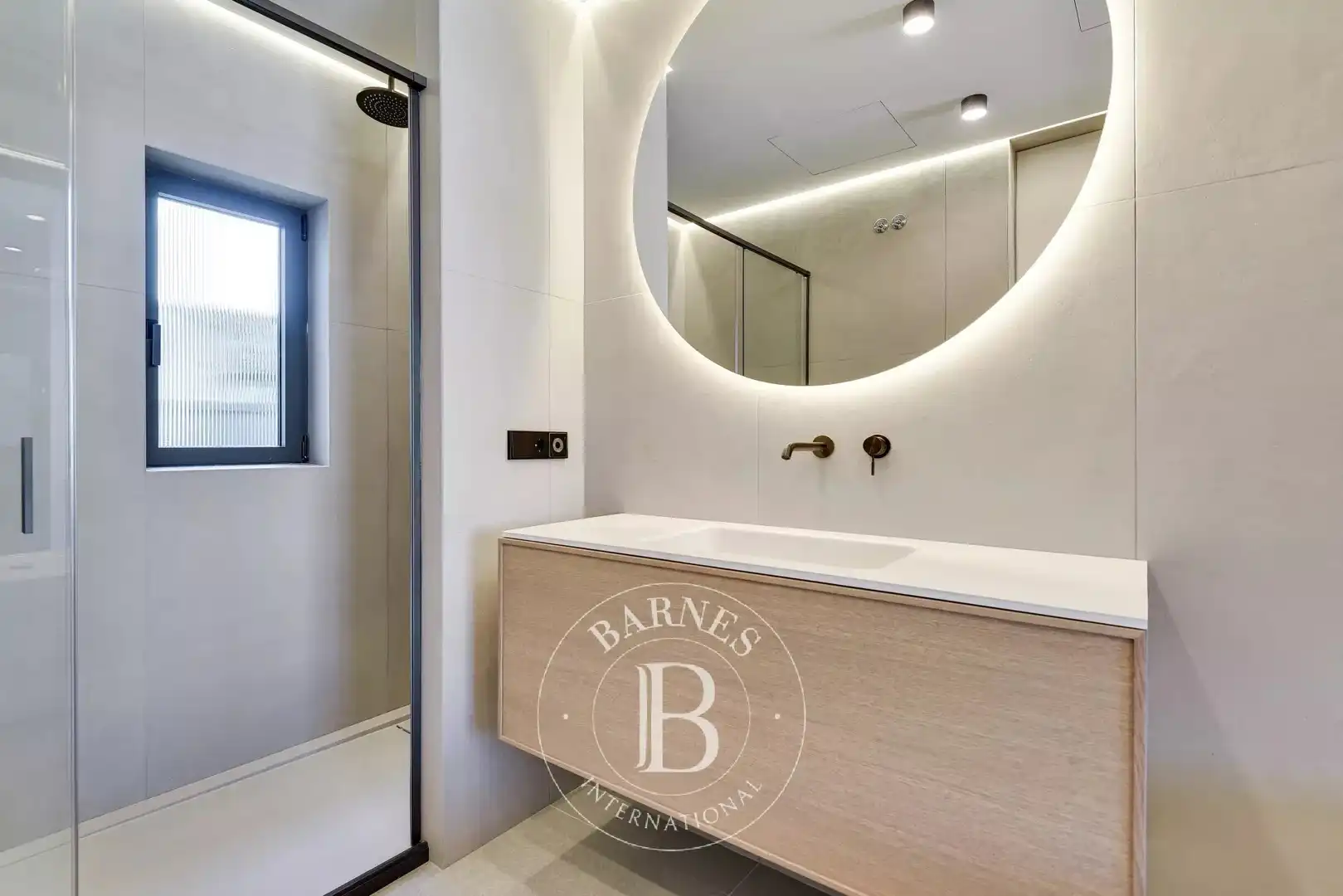 Badezimmer von Dachboden zum Verkauf in Barcelona mit Klimaanlage, Heizung und Terrasse