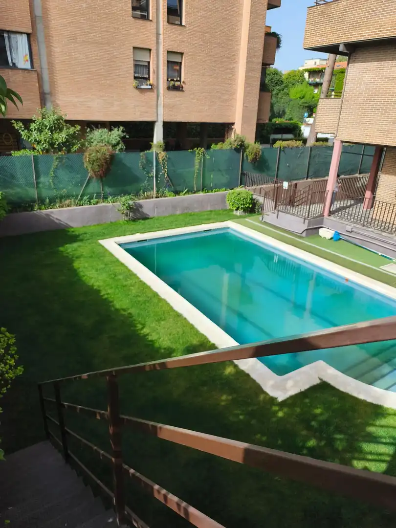 Piscina de Estudi en venda en Madrid amb Calefacció, Jardí privat i Parquet