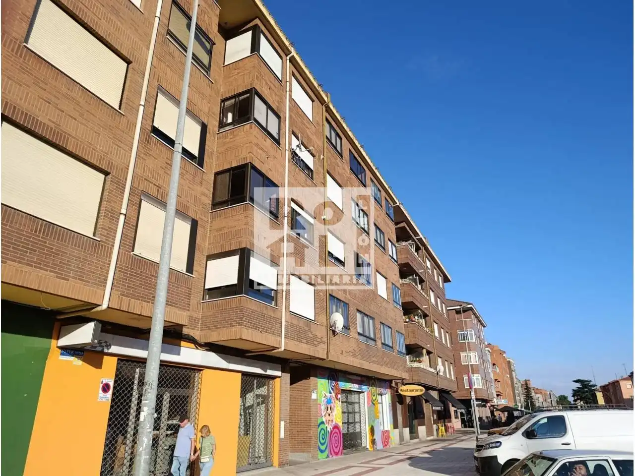 Vista exterior de Piso en venta en León Capital  con Calefacción, Terraza y Trastero