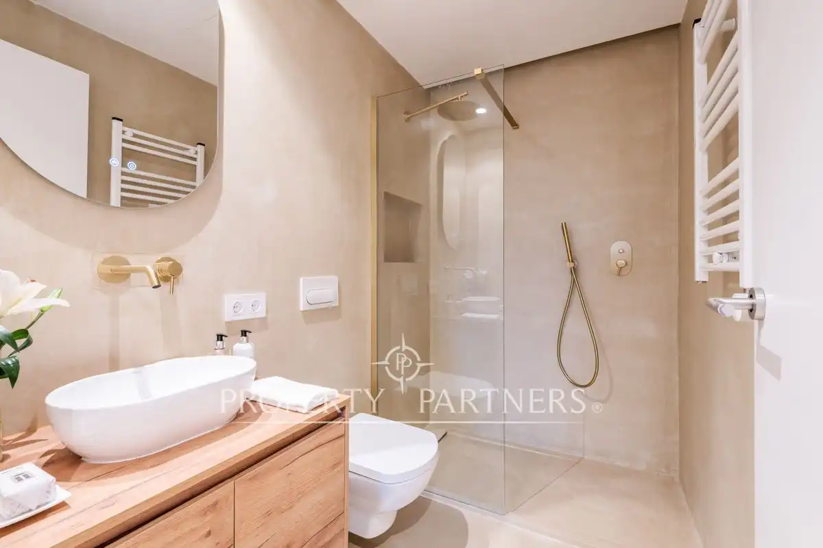 Badezimmer von Wohnungen zum Verkauf in Madrid mit Klimaanlage, Heizung und Möbliert