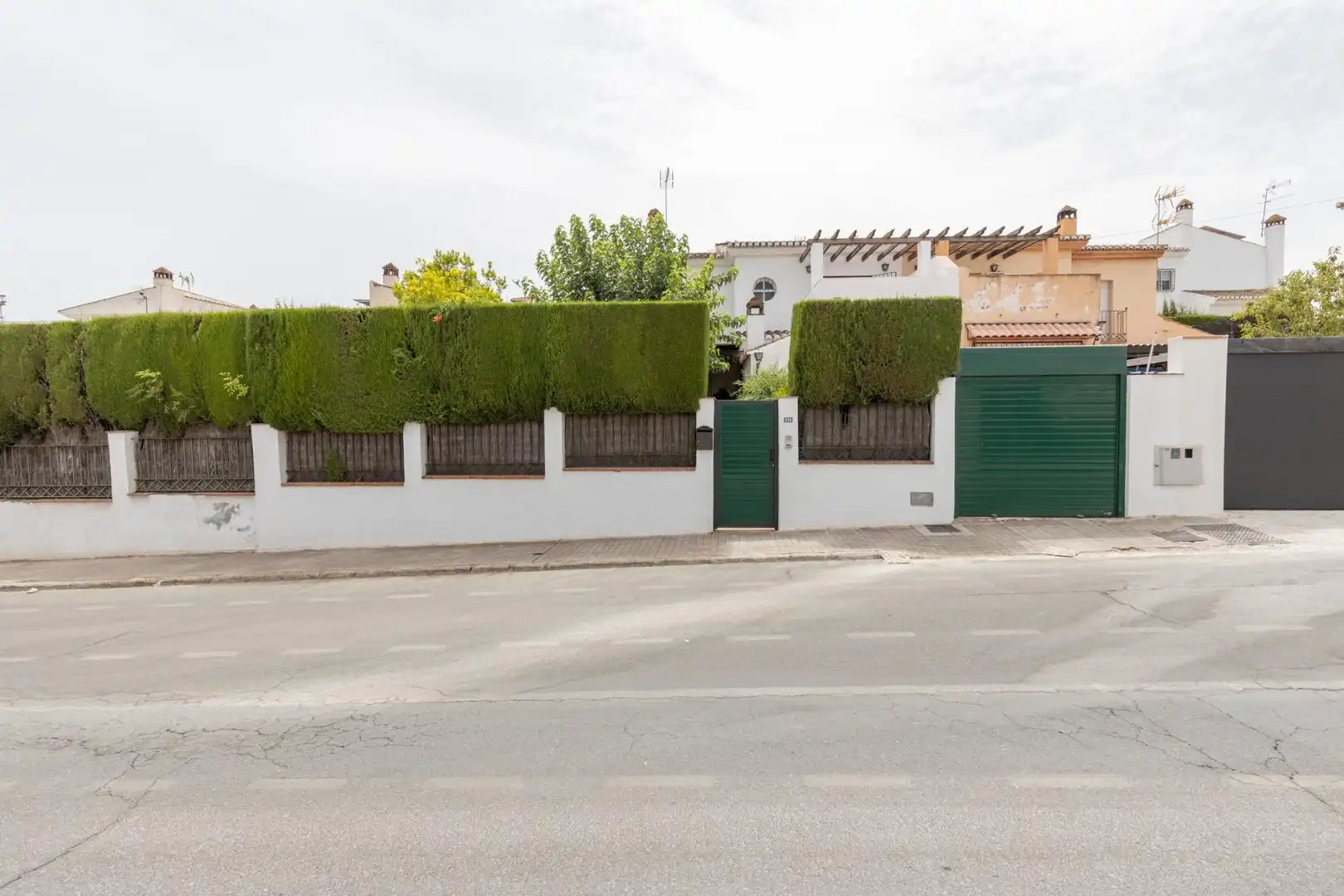 Vista exterior de Casa o xalet en venda en La Zubia amb Aire condicionat, Calefacció i Jardí privat