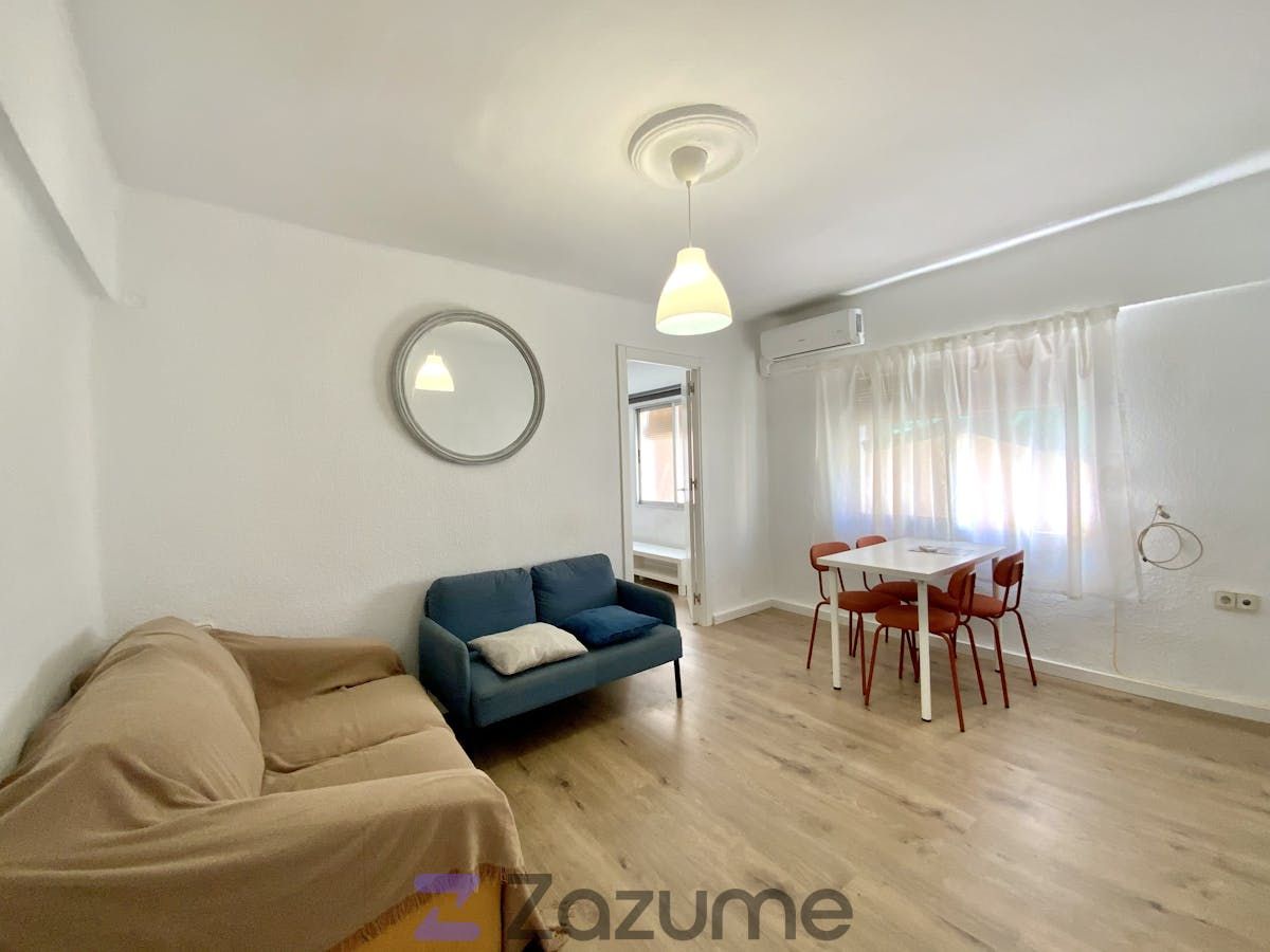 Living room of Flat to rent in  Valencia Capital  with Air Conditioner, Furnished and Oven